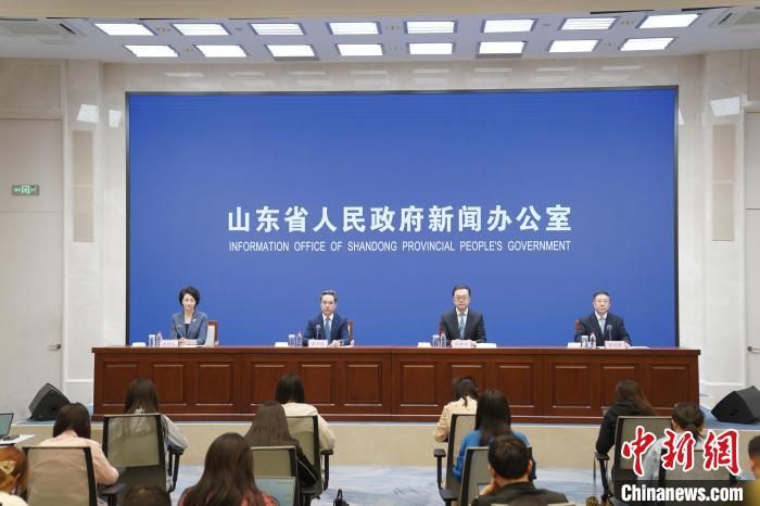 山東省人民政府新聞辦公室7日召開新聞發布會，介紹山東加快推進上合示范區擴能提質，助力打造高水平對外開放新高地情況。崔晗 攝