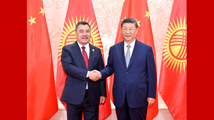 习近平会见吉尔吉斯斯坦总统扎帕罗夫