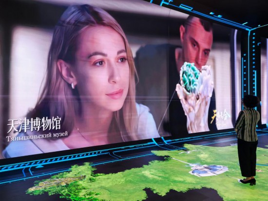 新闻中心的8K超高清沉浸式互动体验项目。新华社记者 杨文 摄